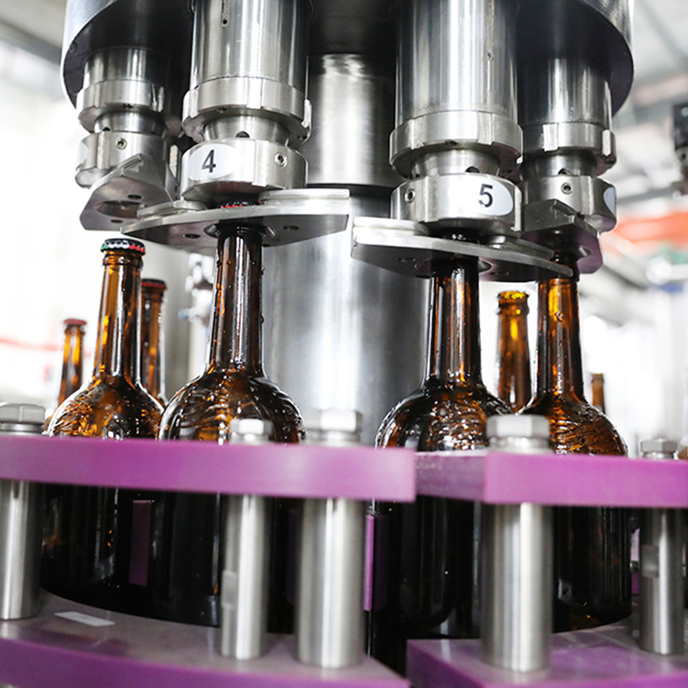 Máquina embotelladora y taponadora de cerveza línea de producción de llenado de alcohol
